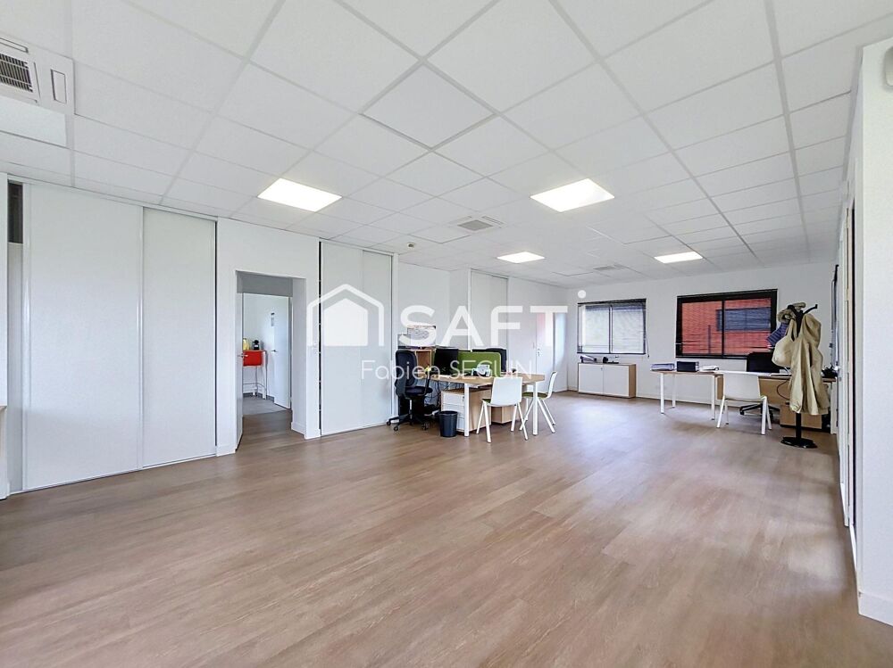   Bâtiment commercial / artisanal, au cœur d'une zone d'activité dynamique ! 