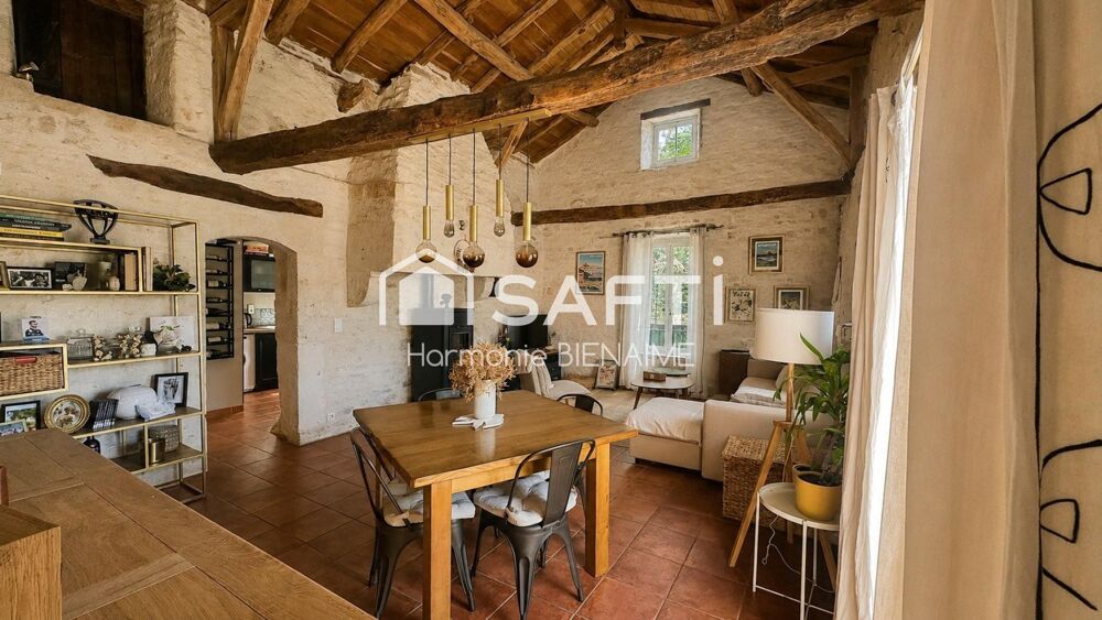 Maison en pierre avec piscine couverte chauffée