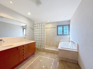  Maison � vendre 8 pi�ces 240 m�