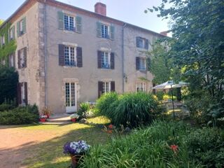  Maison à vendre 15 + pièces 552 m²