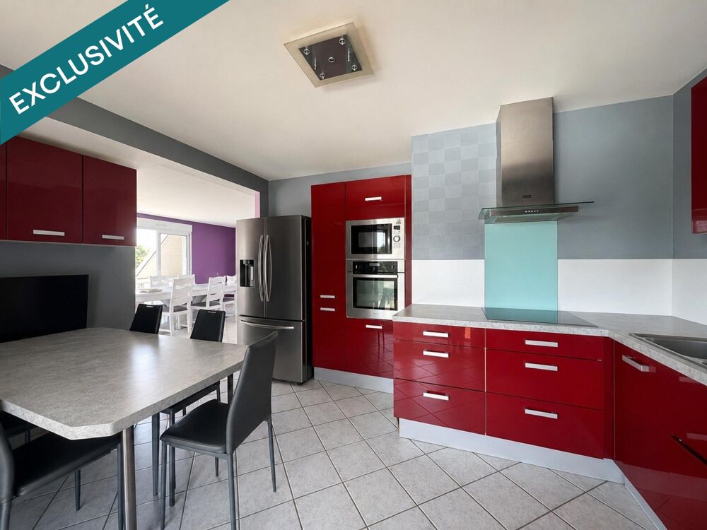 Vente Maison Belle maison à l'architecture soignée de 190 m² avec piscine sur sous-sol complet et terrain de 1078 m². Fraisans