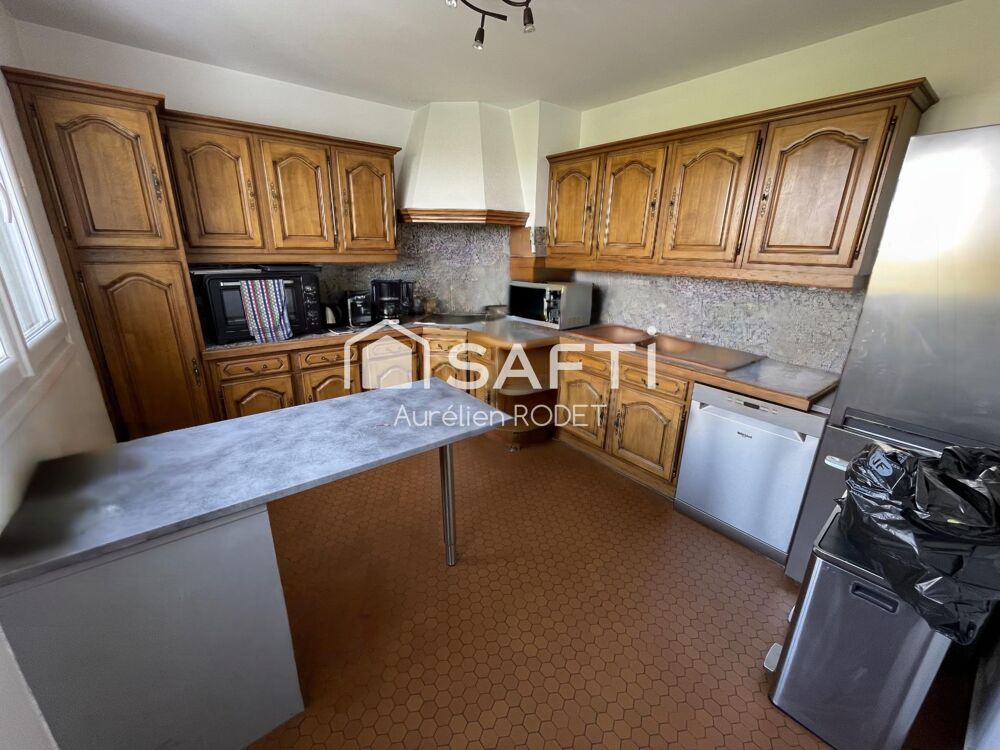 Appartement T5 avec balcon.