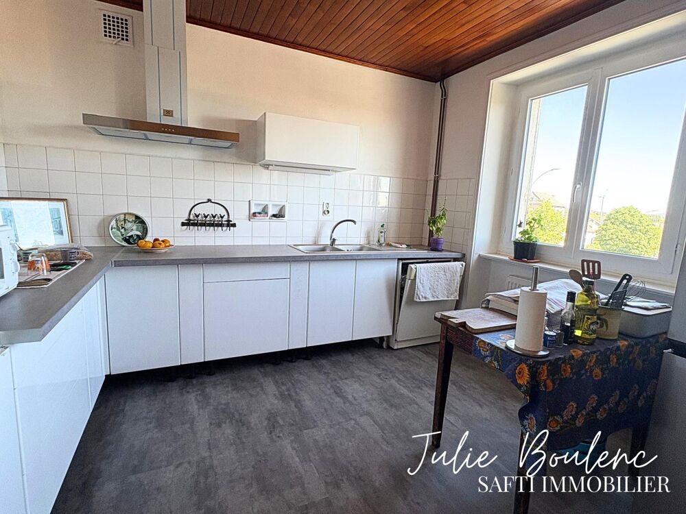 Maison composée de 2 appartements avec garage et comble