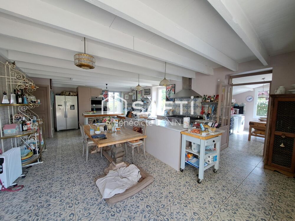Propriété avec piscine, grange et parc boisé
