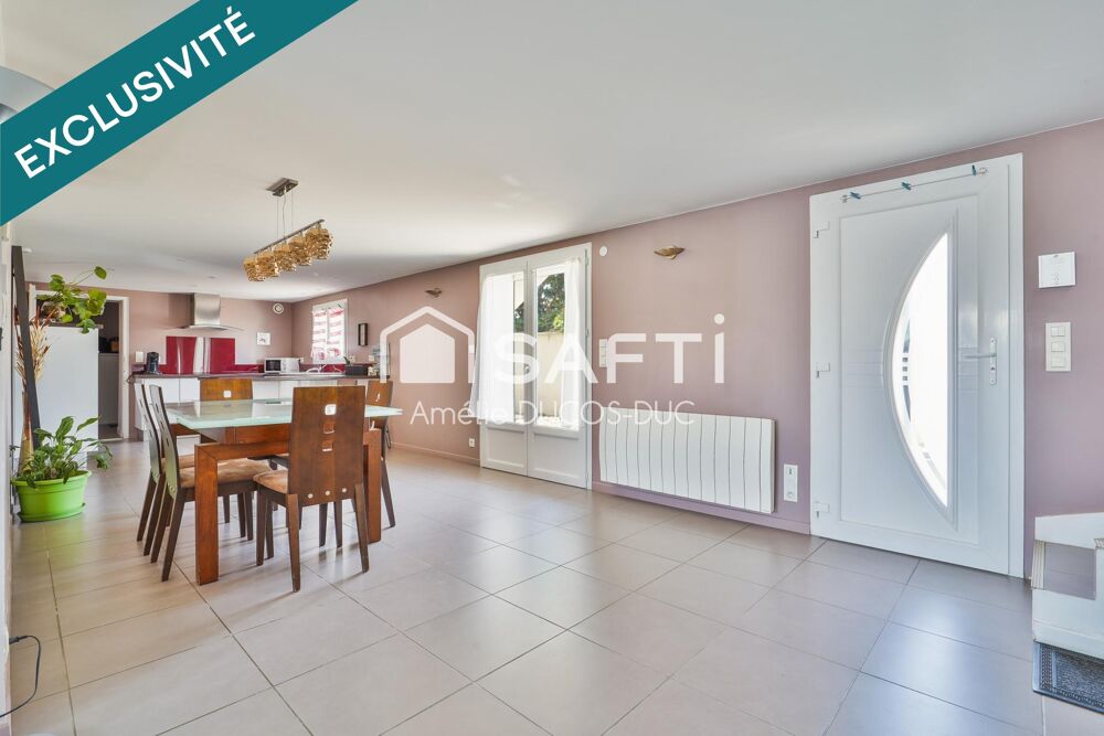 Eysines - Maison familiale rénovée en parfait état, séjour avec cuisine ouverte, 3 chambres, bureau, salle de bains, 3 WC, local