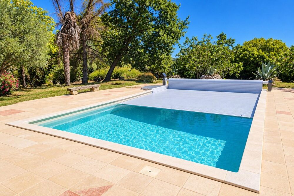 Maison en pierre  153 m²  4,58 ha  Piscine Dépendances