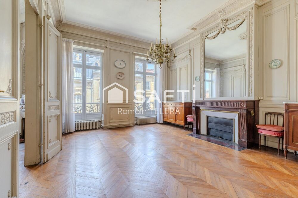 Vente Appartement Bordeaux hypercentre / Place du Palais : T5 haussmannien à rénover de 173 m² - ascenseur - 2 parkings - cave Bordeaux