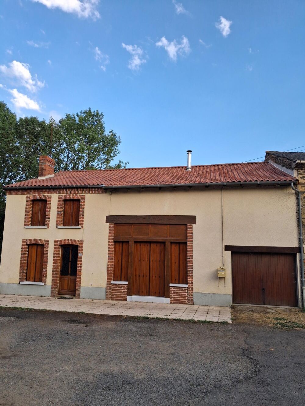 Maison de village en pierre et au calme , sans vis à vis ,5 pieces , 1 étage , habitable de suite.