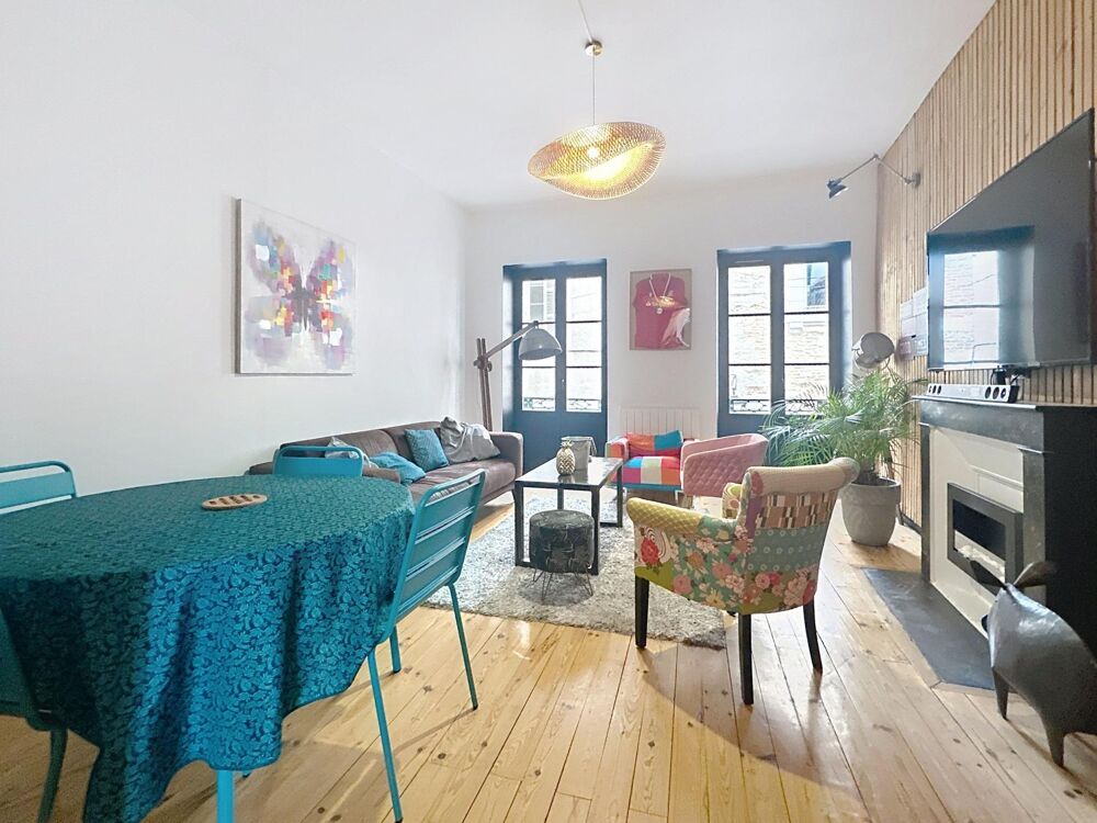 Appartement T2 au premier étage en centre ville .