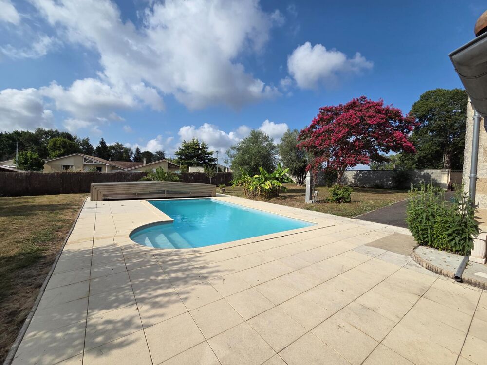 Maison atypique, secteur calme, piscine
