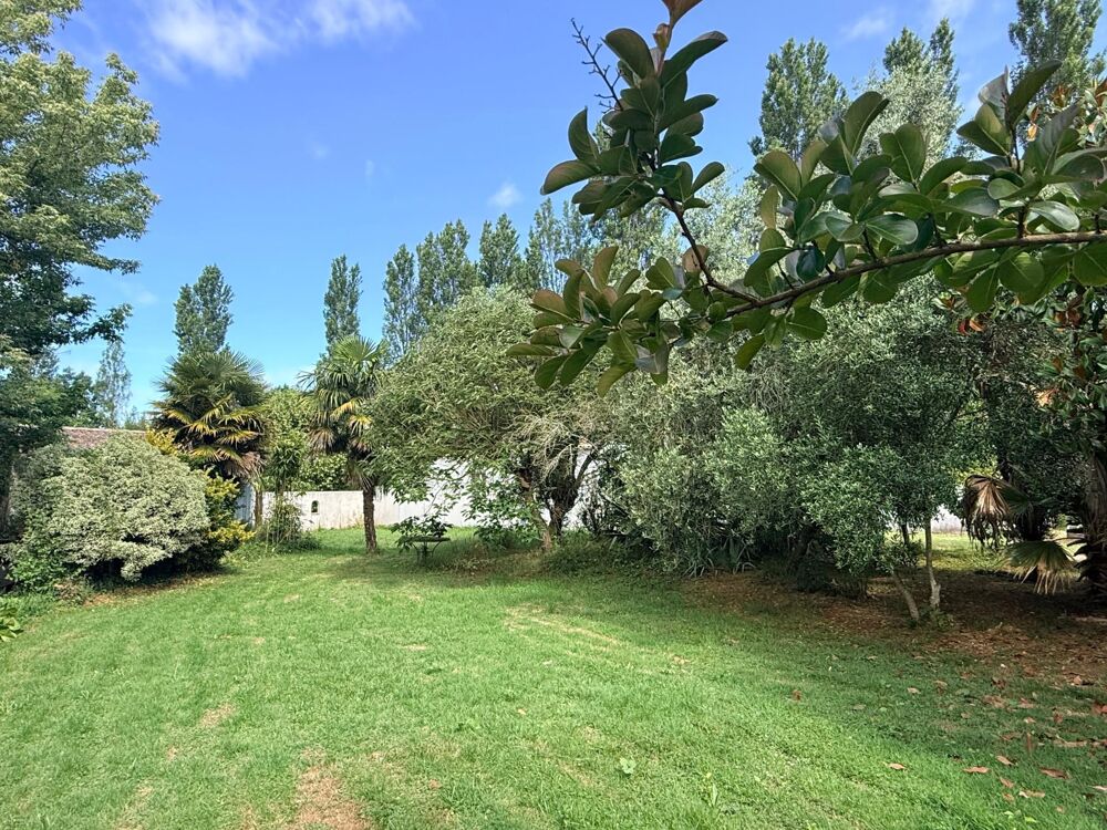 Vente Maison SAINT-LAURENT-DE-LA-PRÉE – PROPRIÉTÉ FAMILIALE AU CALME DANS UN ÉCRIN DE VERDURE Saint-laurent-de-la-prée