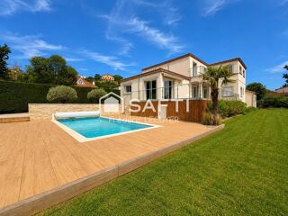 Vente Maison CHÂTEAUGAY – VILLA D'EXCEPTION AVEC VUE PANORAMIQUE ET ESPACES DE VIE REMARQUABLES Chateaugay