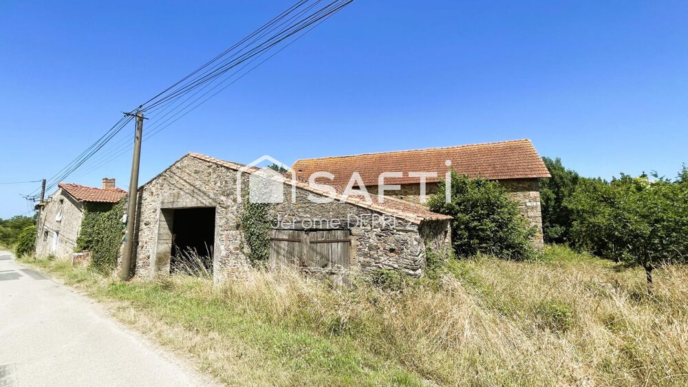 Ensemble immobilier en pierre à rénover