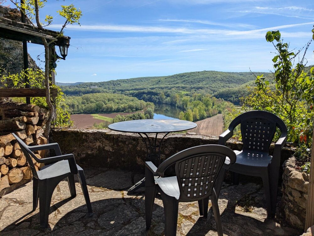Vente Maison Maison de village à Calvignac en position dominante au coeur du Parc Naturel Régional Calvignac