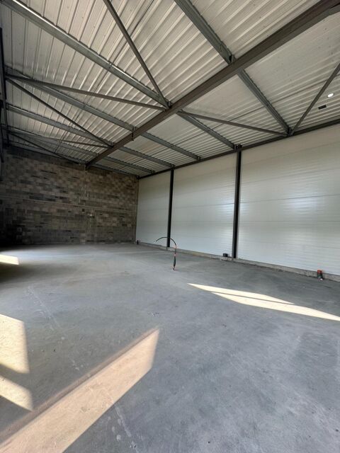 local commercial moderne de 150 m² 1620 33670 La sauve