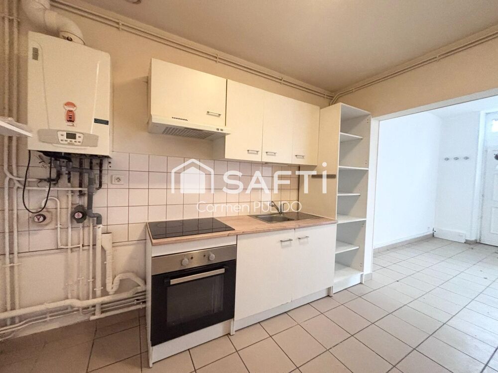 Appartement de type T4 en rez-de-chaussée : proche de toutes les commodités à pieds.