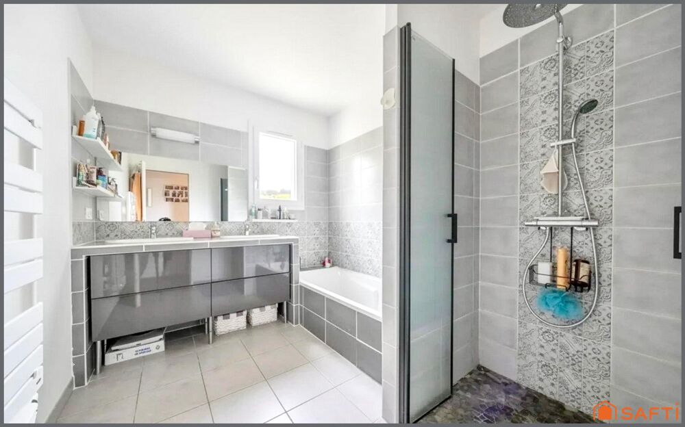 Vente Maison Maison récente 118 m² avec grand jardin Ambares-et-lagrave