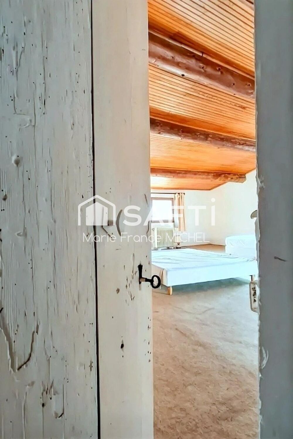 Vente Maison Au cœur de Pernes-les-Fontaines, charmante maison de village pleine d'authenticité.  D'environ 170 m², elle offre 6 pièces dont Pernes-les-fontaines