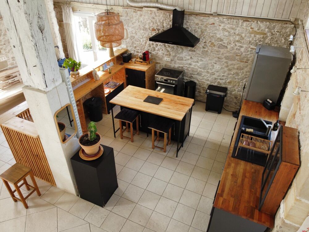 Ancienne grange réinventée en villa loft de 373 m² avec piscine au sel, jacuzzi et chai de 100 m²