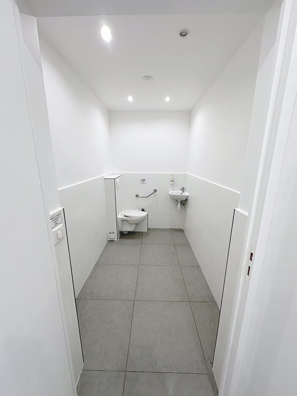   Local professionnel de 47 m² lumineux Guyancourt