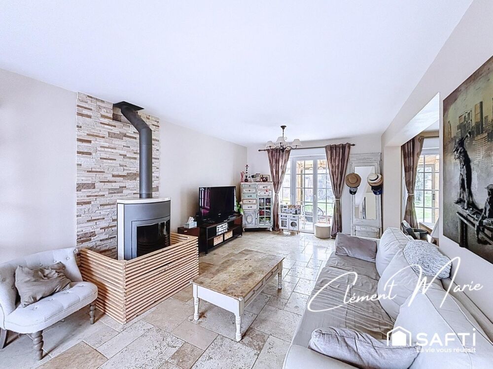 Vente Maison Charmante maison mitoyenne d'un coté avec 4 chambres, garage, terrain de 409 m2 Combs-la-ville