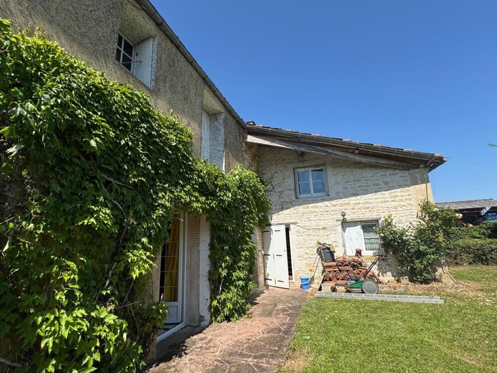 Vente Maison Maison de caractère en pierre 195 m² + dépendances et studio Saint-georges-de-longuepierre