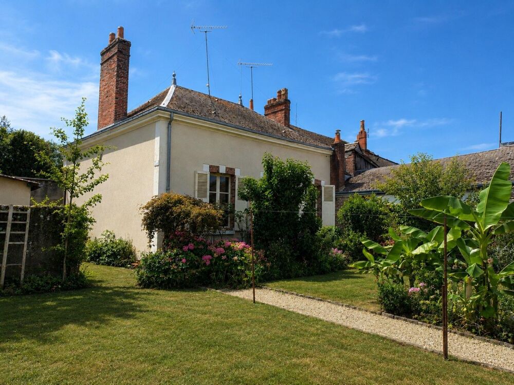 Maison de bourg, 3 ch avec jardin plus potentiel.