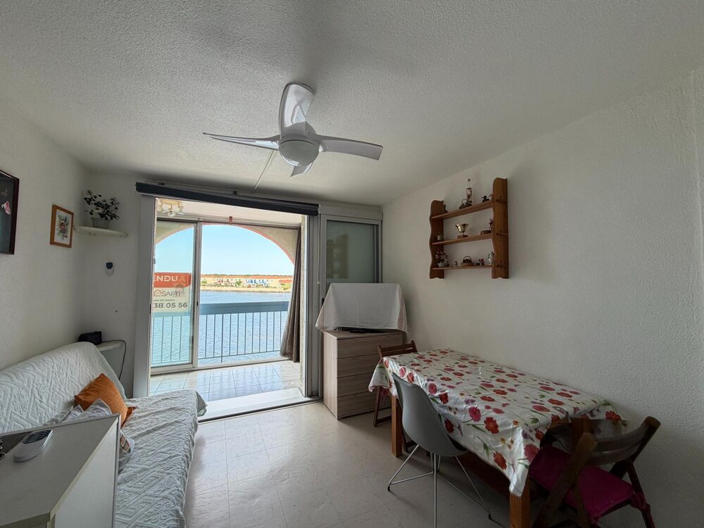 Appartement T2 avec loggia, parking et vue sur létang