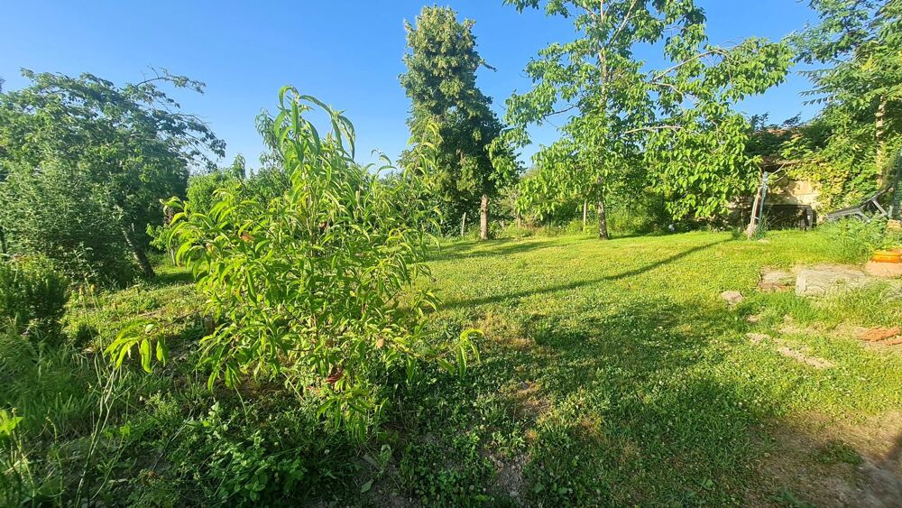Maison rénovée sur les hauteurs de Decazeville, à moins de 1 km du centre ville. Vendue meublée et décorée