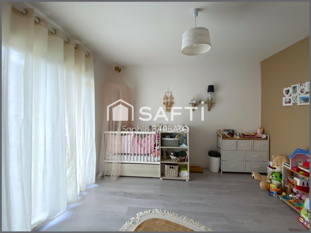 Maison familiale au calme, plein bourg
