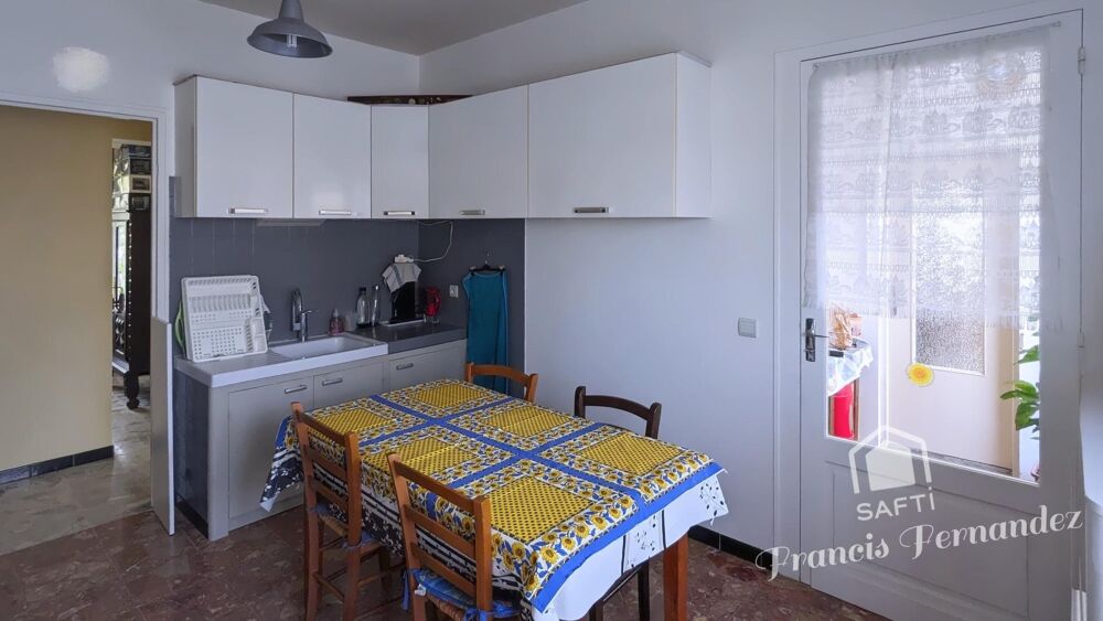 Une maison où le calme devient un art de vivre au coeur des vignes.