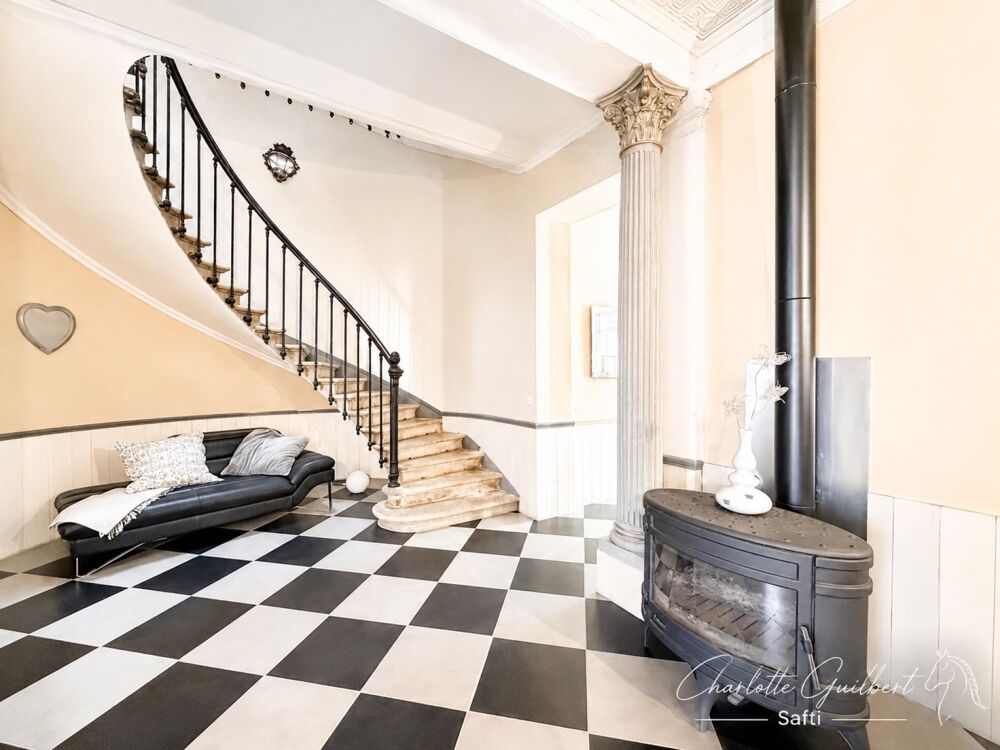 Maison de caractère  Piscine  À pied de toutes les commodités