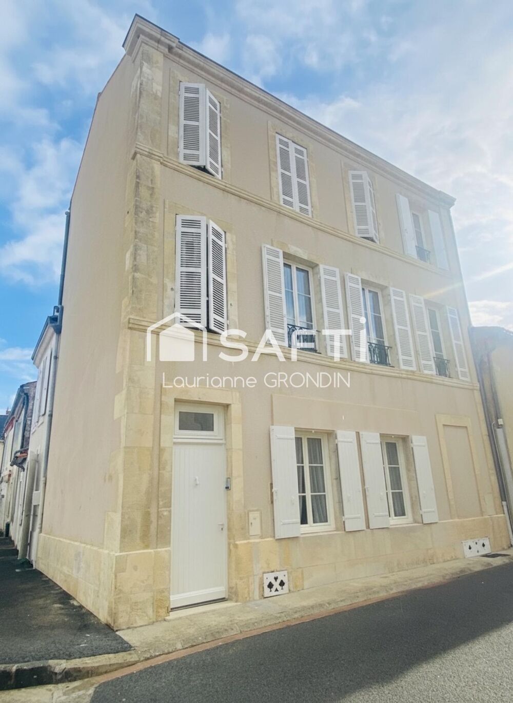 Vente Maison Coup de cœur : Grande maison de ville pleine de charme ! Saint-jean-d'angely