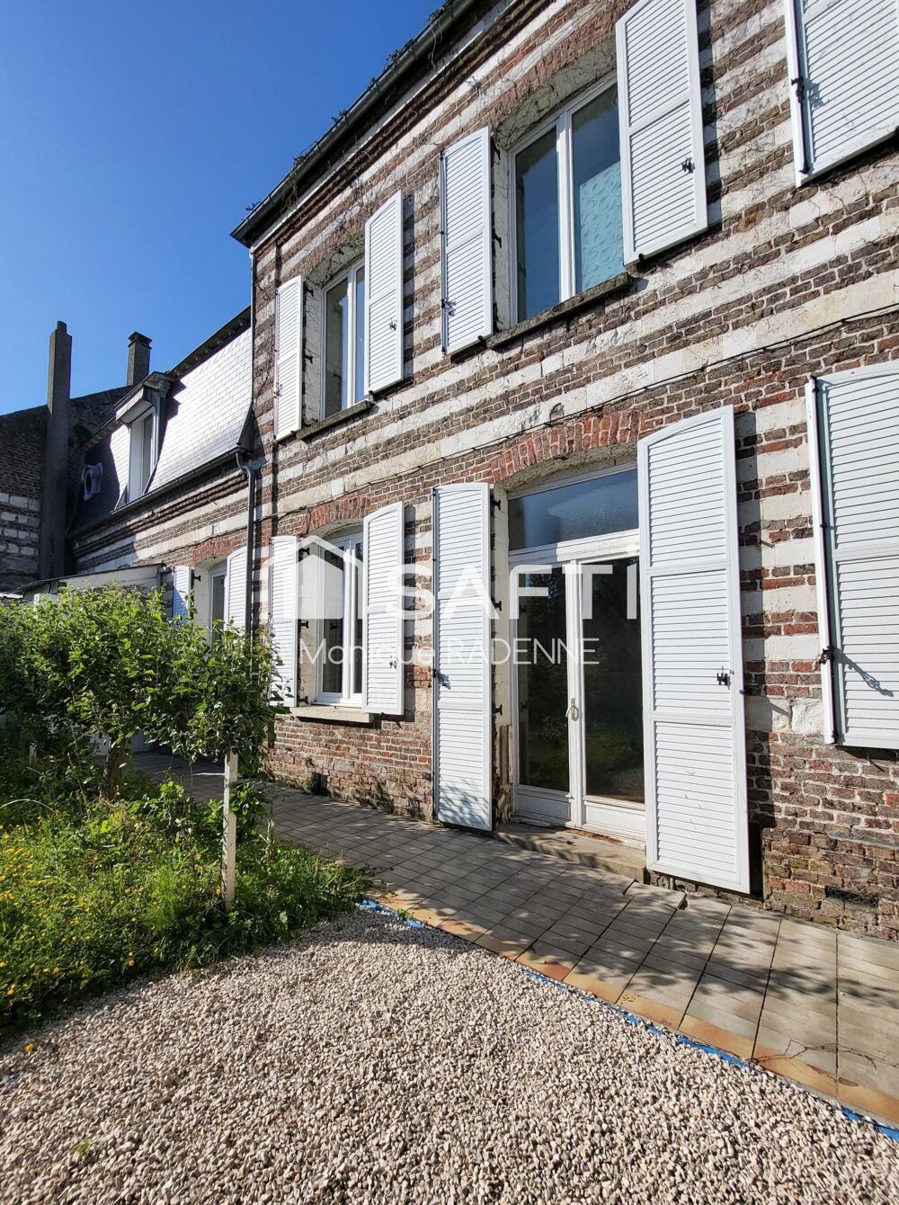 MAISON DE VILLE EN PIERRES ET BRIQUES
