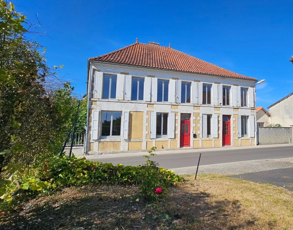 Proche de Barbezieux, maison familiale de 340 m² entièrement rénovée au charme authentique.