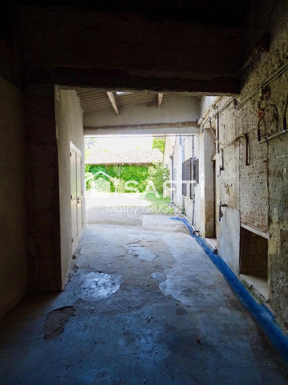 Bâtisse de caractère au coeur du village