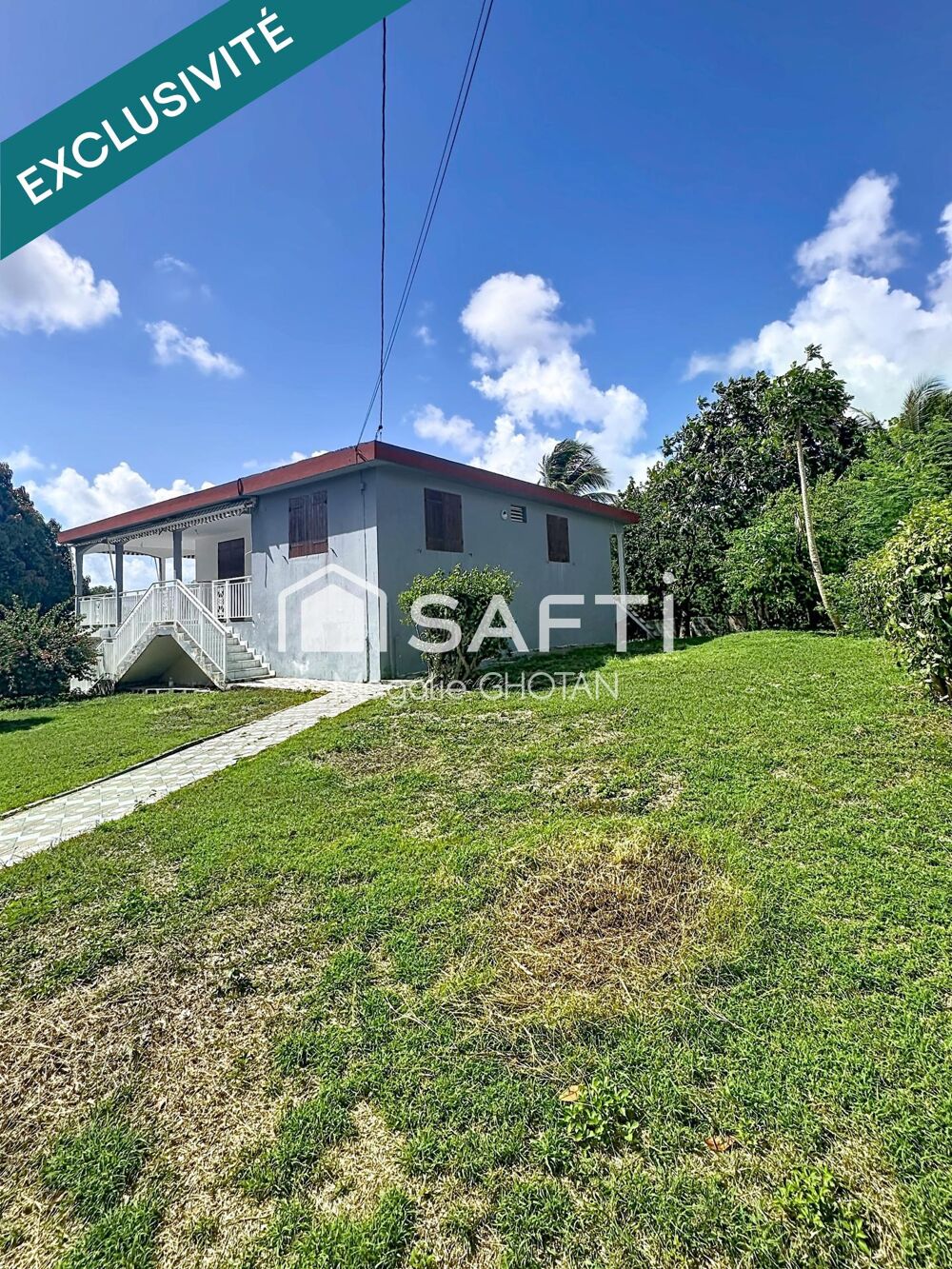 Vente Maison Maison de 3 chambres avec terrain clôturé de 1237m², garage et beaux volumes dans un secteur calme du Moule. Le moule