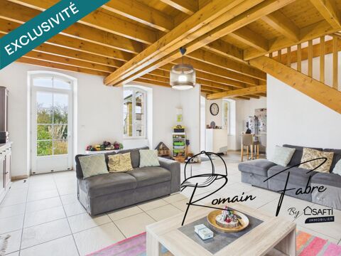   Maison en pierre sur 2 niveaux r�nov�e avec poutres apparentes, 4 chambres, d�pendances et garage Maison - 5 pi�ce(s) - 139 m�