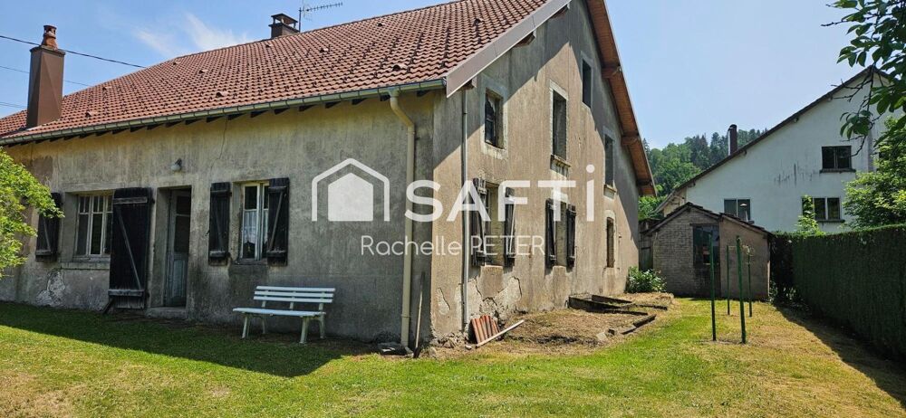 Gros potentiel pour cette grande maison de village à rénover, avec terrain plat, toiture neuve !