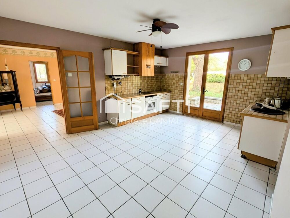 Maison 283 m², 6 chambres, piscine, garage.