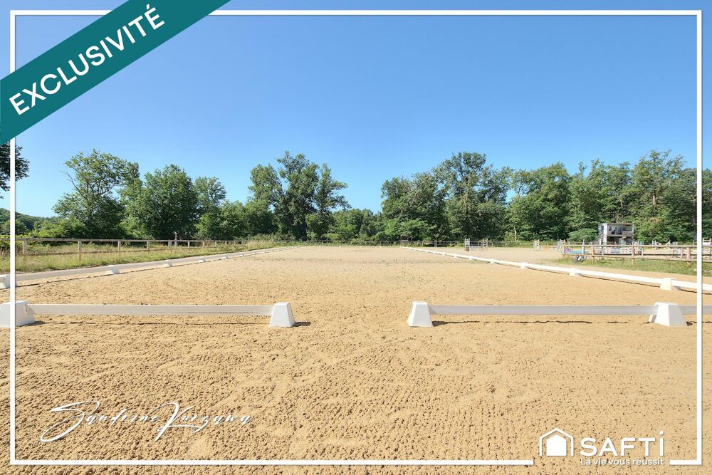 Domaine équestre: habitation en pierre et centre équestre