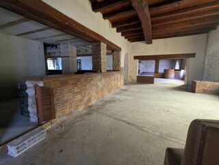 Vente Maison Ensemble de caractère à fort potentiel - Bâti historique de plus de 400m2 sur terrain de 2160m2. Neuvic