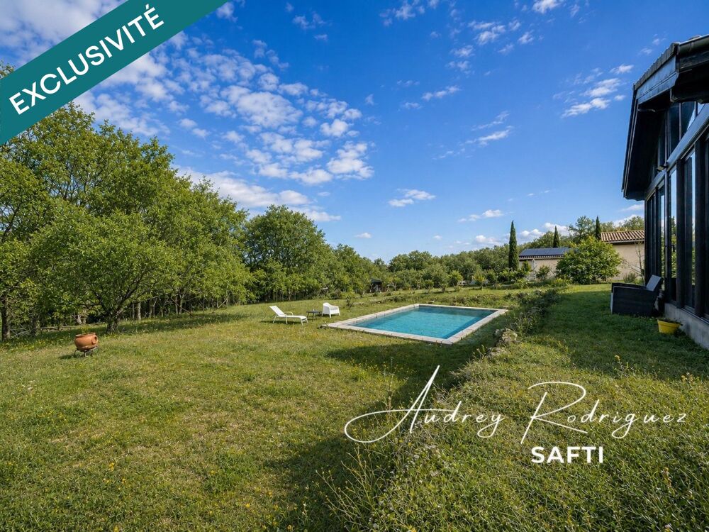 Plain-pied familial avec piscine et véranda