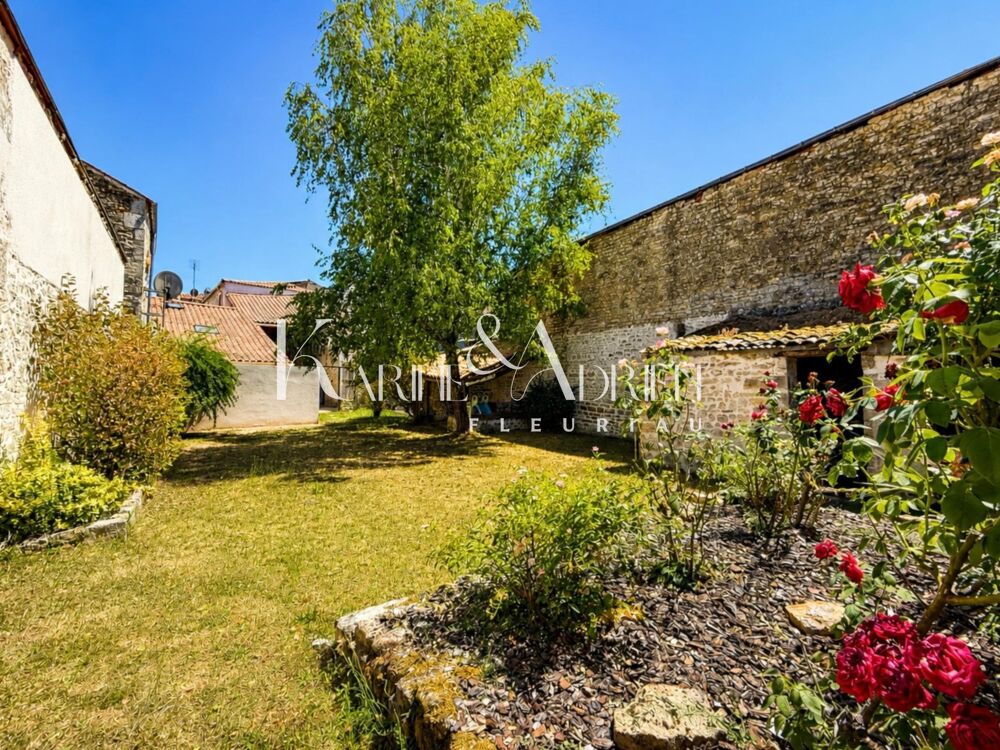 Vente Maison Maison de ville : 6 chambres, piscine et jardin Sainte-hermine