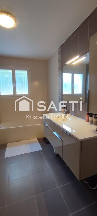  Maison � vendre 6 pi�ces 220 m�