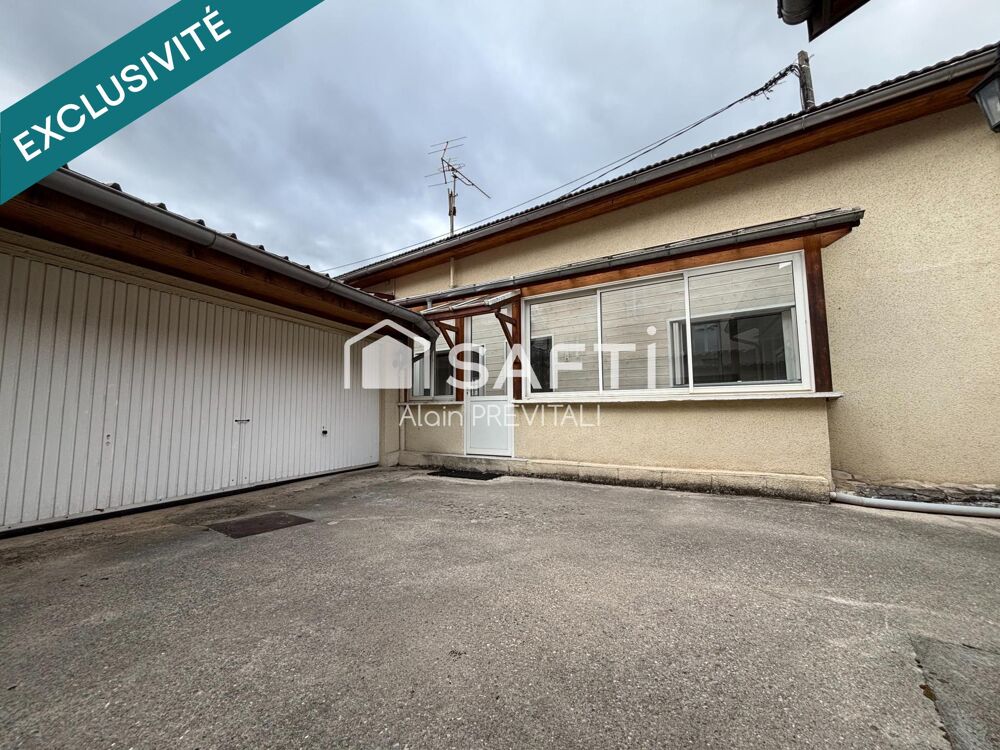 Maison idéalement située disposant d'une cour, d'un portail et un garage double
