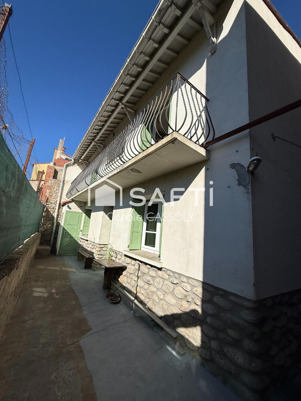 Maison de village R+1 3 chambres 2 grands garages