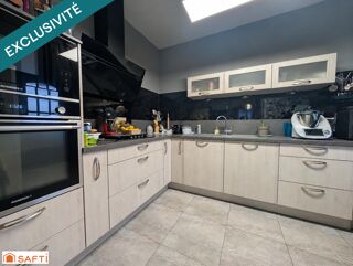 Vente Maison Maison de ville avec jardin et garages, proche commerces et écoles Moulins-la-marche