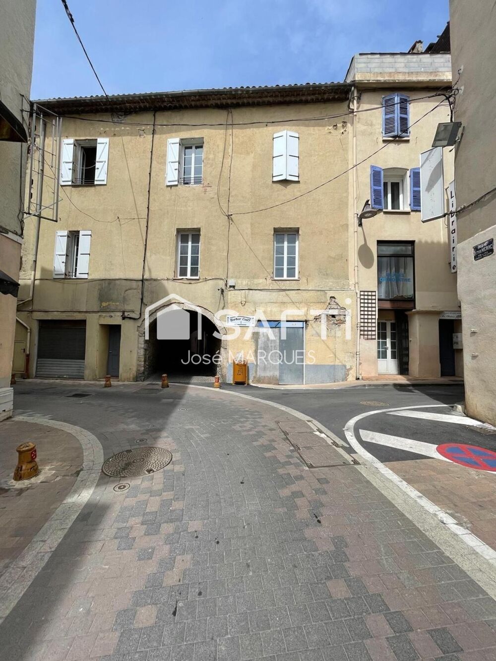 Vente Immeuble Immeuble de rapport 1 T3, 1 cellule commerciale Le luc