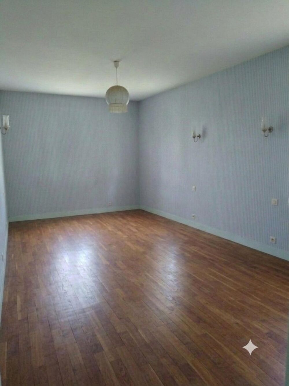 Vente Maison A quelques minutes des commerces et écoles, dans quartier calme, avec toutes les commodités. Reuilly